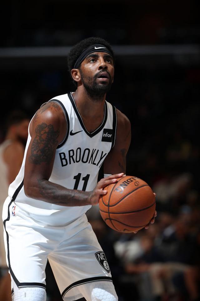 都需要一名 都需要一名