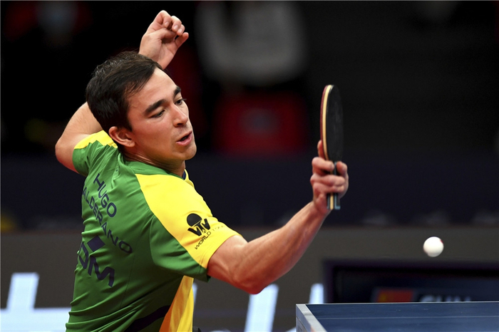 这边线球战术神了！乌赞发球后接球上篮绝杀 休斯敦大学进精英8强.