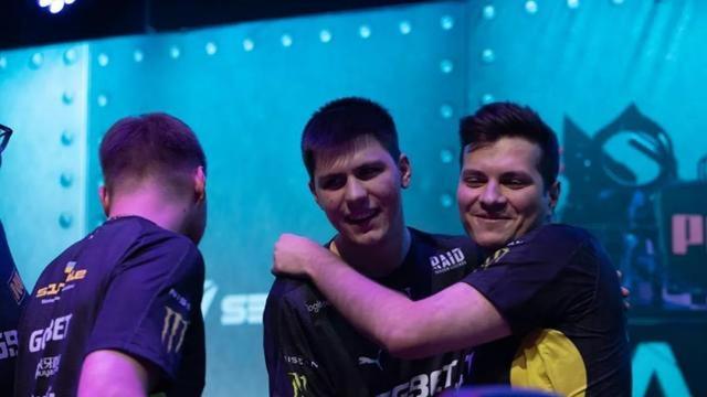 吸引众多球 吸引众多球