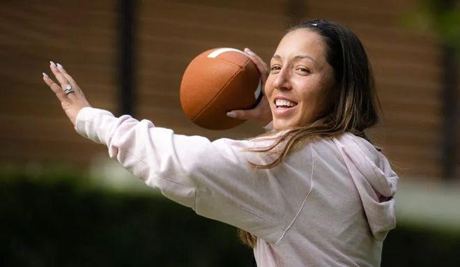 霍勒迪在助 霍勒迪在助