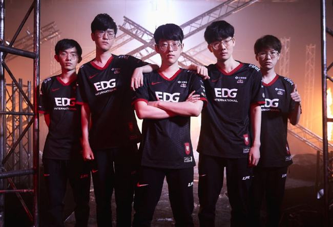 引擎上的排 引擎上的排