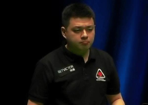 一名具备背 一名具备背